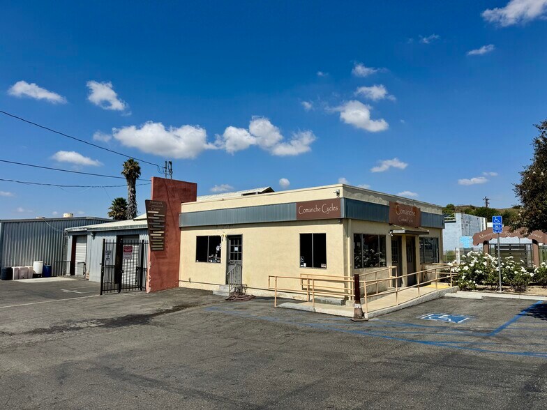 More Photos Of 555 Spring Rd, Moorpark Manufacturing For Lease