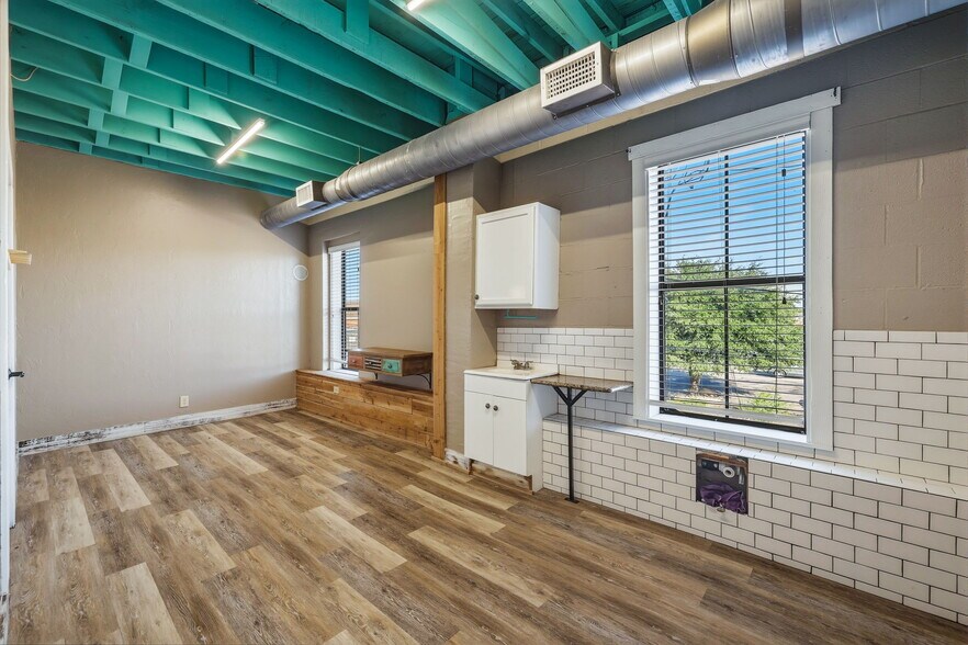 More Photos Of 318 N Chadbourne St, San Angelo Storefront For Sale