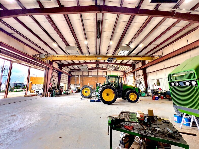 More Photos Of 401 S 10th St, Frederick Showroom For Sale