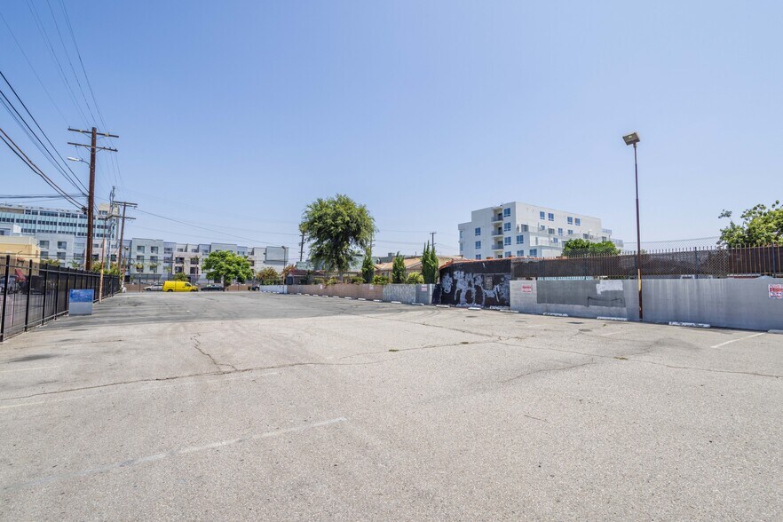 More Photos Of 14430 Vanowen St, Van Nuys Land For Sale