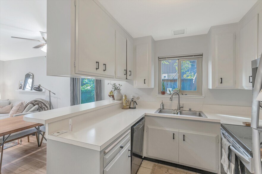 More Photos Of 331 Poe St, Palo Alto Apartments For Sale