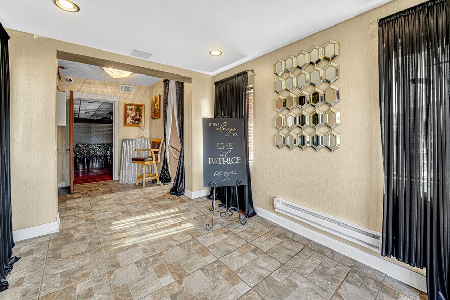 More Photos Of 2701 W 87th St, Evergreen Park Restaurant For Sale