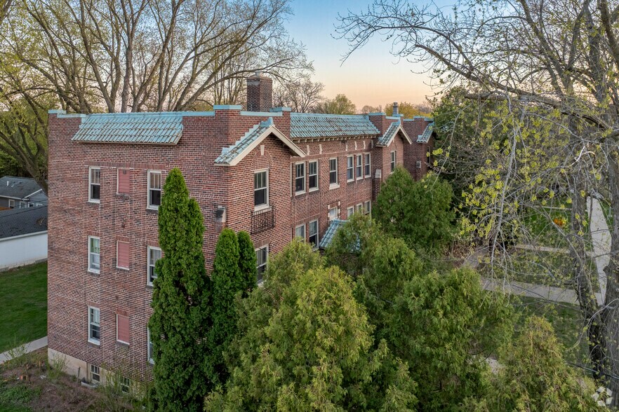 More Photos Of 2821 Monroe St, Madison Apartments For Sale