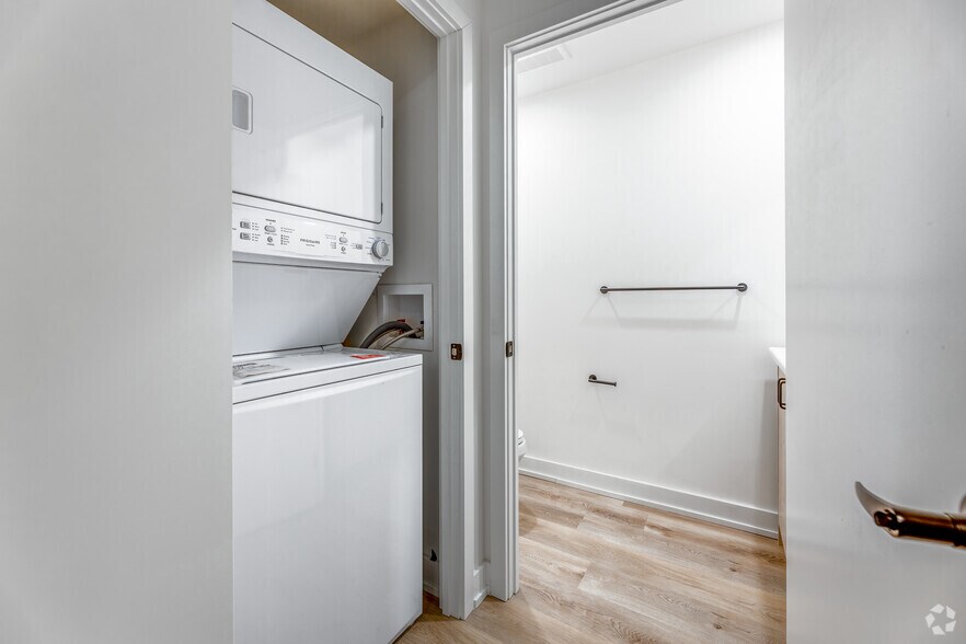 More Photos Of 2475 Old Bronte Rd, Oakville Apartments For Lease