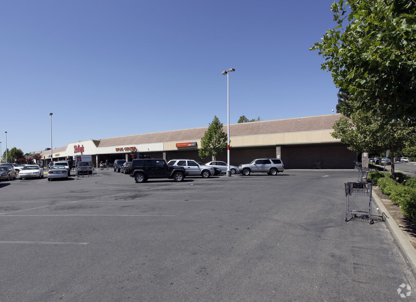 Primary Photo Of 4800-4850 Freeport Blvd, Sacramento Supermarket For Lease