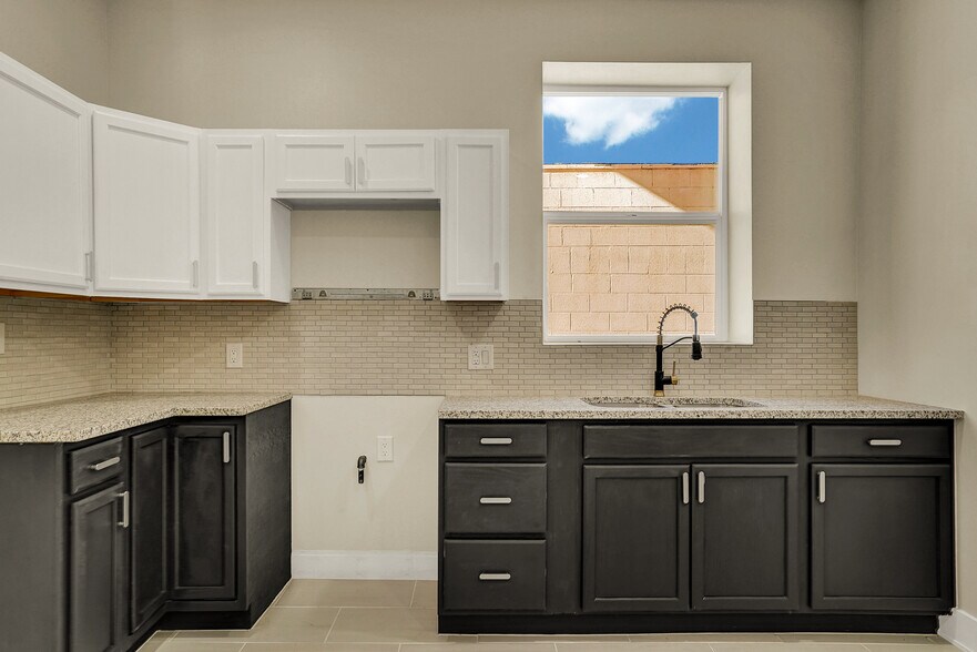 More Photos Of 1710 Montana Ave, El Paso Office For Sale