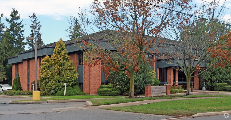 Primary Photo Of 589 Lake St, St Catharines Medical For Lease