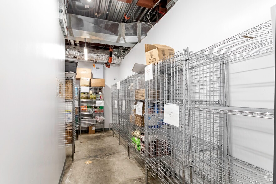 More Photos Of 2368 Hoffman St, Bronx Warehouse For Lease