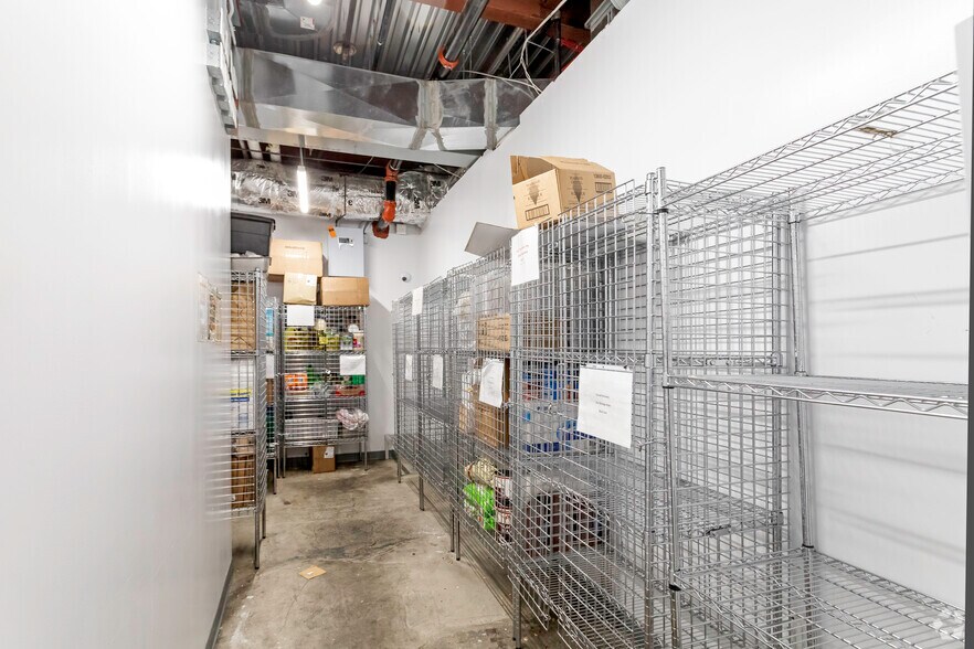 More Photos Of 2368 Hoffman St, Bronx Warehouse For Lease