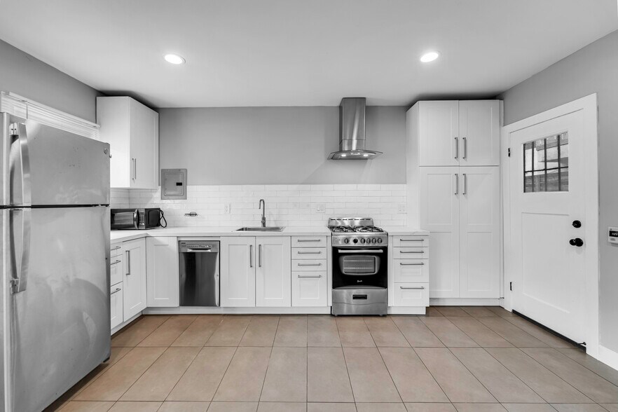More Photos Of 2122 20th St, Santa Monica Apartments For Sale