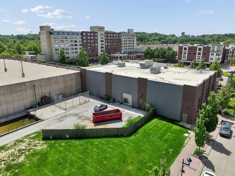 More Photos Of 903 Quarry Rd, Coralville Storefront For Sale