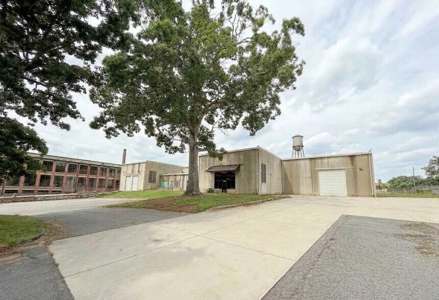 More Photos Of 136 2nd St, Monroe Distribution For Lease