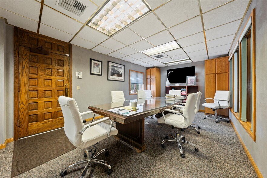 More Photos Of 100 E Broadway Ave, Moses Lake Office For Sale