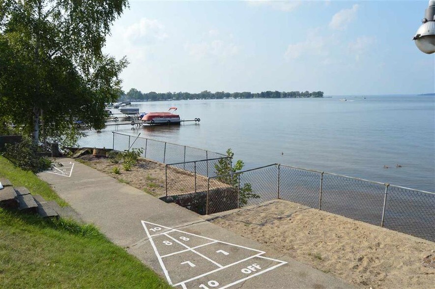 More Photos Of 117 4th St, Prudenville Hotel For Sale