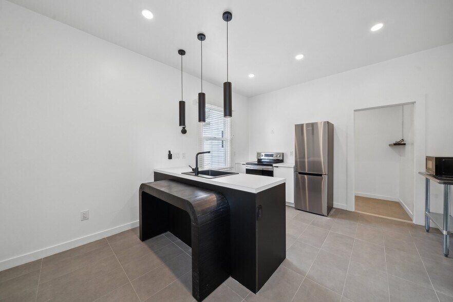 More Photos Of 2810 Griffin Ave, Richmond Apartments For Sale