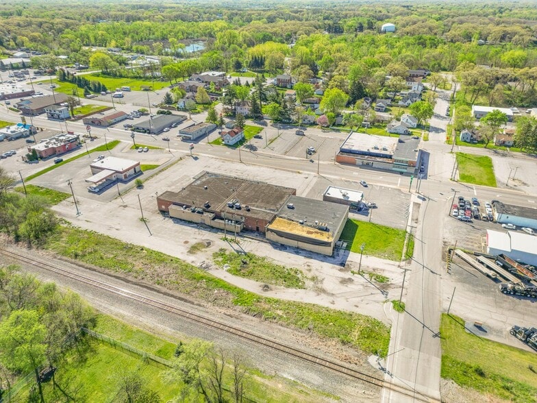 More Photos Of 3232 Central Ave, Lake Station Supermarket For Lease