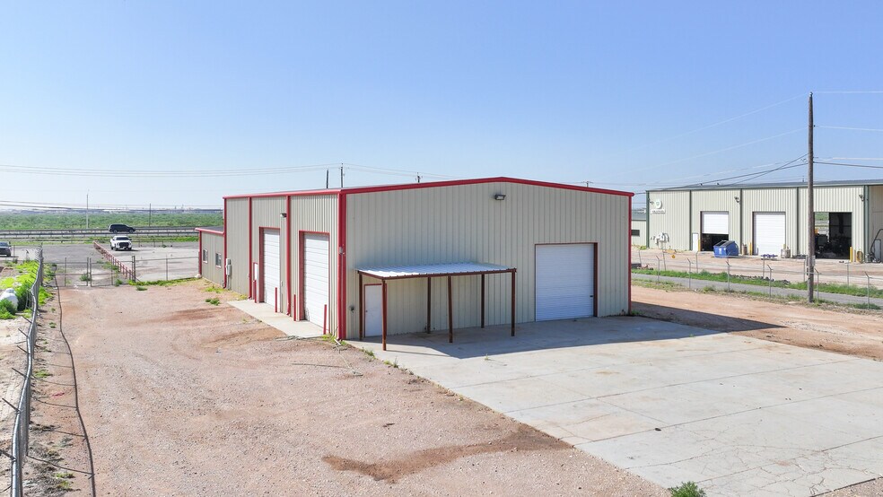 More Photos Of 12718 TX-191, Midland Warehouse For Lease