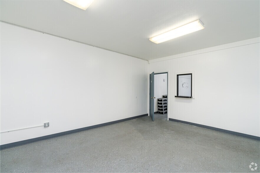 More Photos Of 8212-8214 San Fernando Rd, Sun Valley Light Distribution For Sale