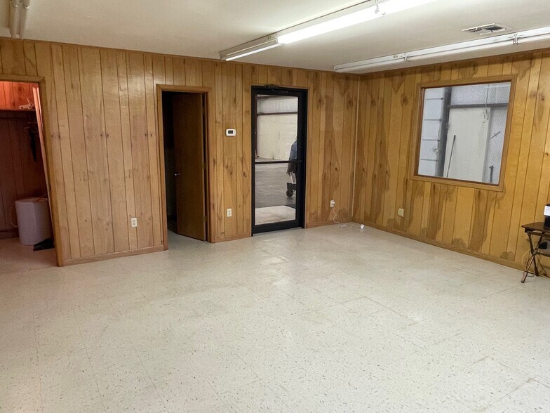 More Photos Of 3013-3017 Ramona Dr, Fort Worth Warehouse For Lease