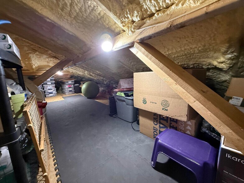 More Photos Of 615 W Benton St, Buffalo Flex For Sale