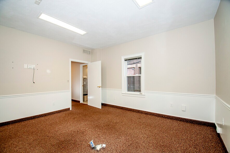 More Photos Of 4 Davis Ct, Brookline Loft Creative Space For Sale