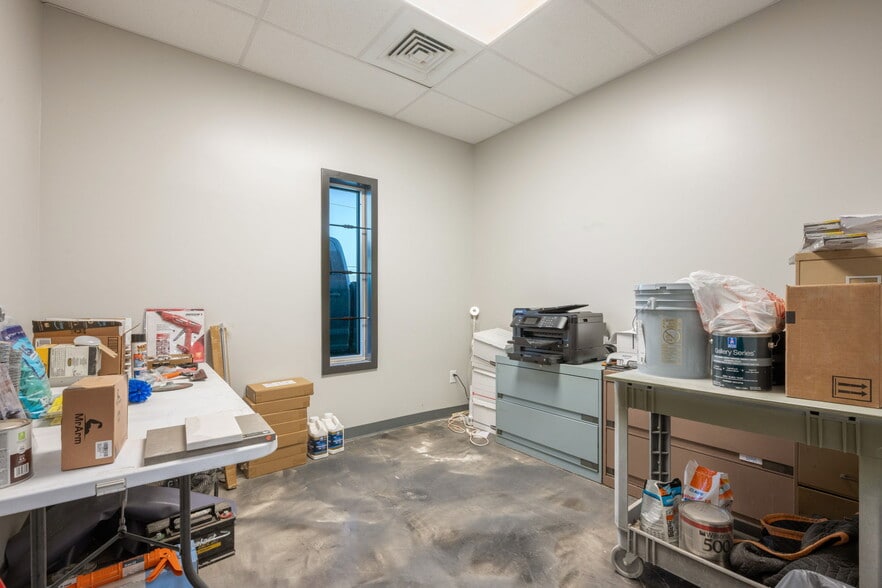 More Photos Of 4714 S Zarzamora St, San Antonio Auto Repair For Sale