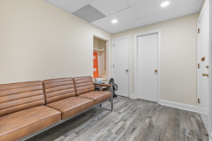 More Photos Of 9 Post Rd, Oakland Medical For Lease