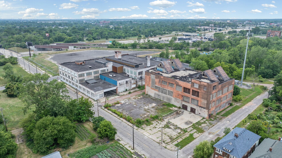 More Photos Of 4444 Lawton Ave, Detroit Warehouse For Sale