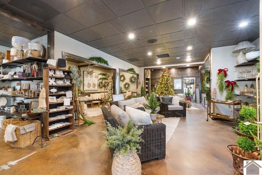 More Photos Of 2200 Broadway, Paducah General Retail For Sale