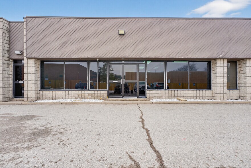 More Photos Of 570 Hood Rd W, Markham Service For Sale