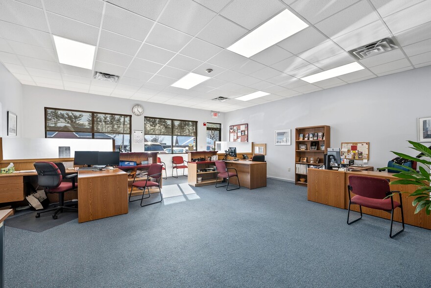 More Photos Of 180 Winter St, Bridgewater Unknown For Lease