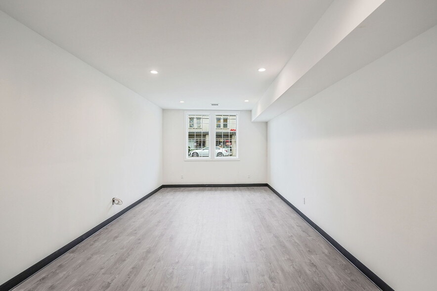 More Photos Of 533 Montauk Hwy, East Moriches Medical For Lease