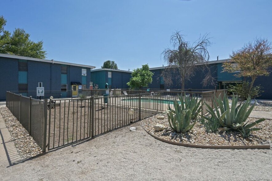 More Photos Of 5606 N Lamar Blvd, Austin Apartments For Sale
