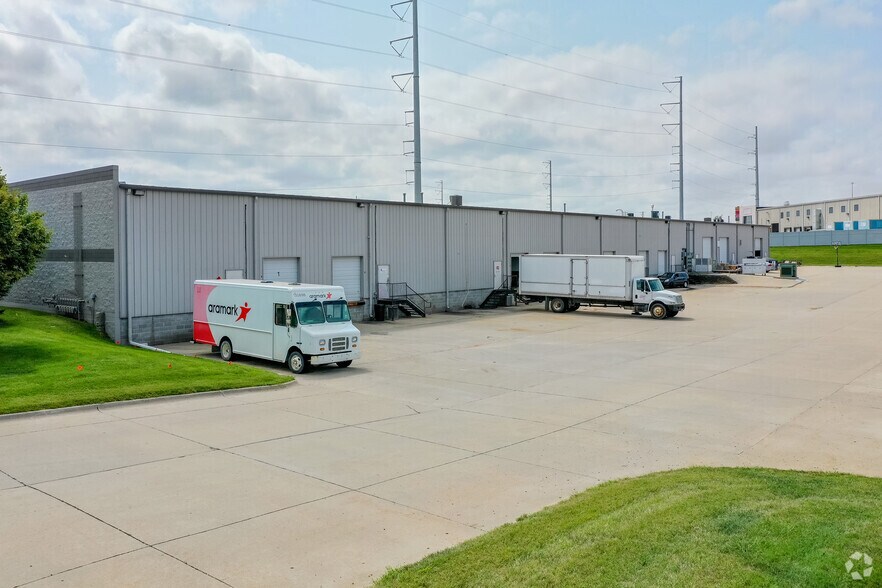 More Photos Of 9840 S 140th St, Omaha Flex For Sale