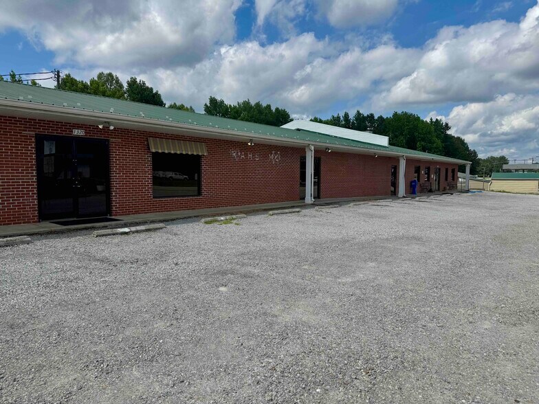 More Photos Of 1316-1320 W Danville St, South Hill Office For Lease