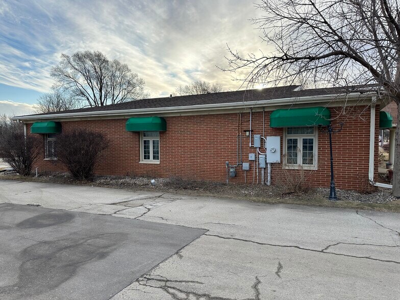 More Photos Of 1550 Dousman St, Green Bay Storefront Retail Office For Sale