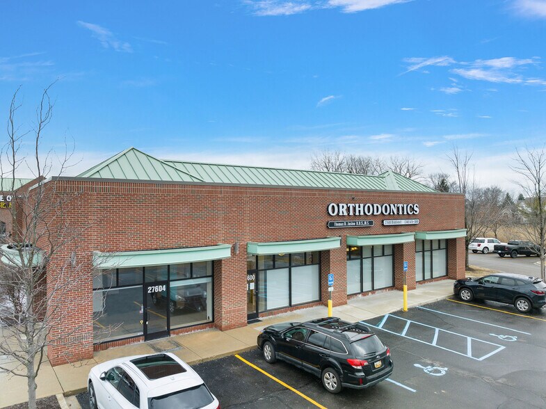 More Photos Of 27616-27690 Middlebelt Rd, Farmington Hills Freestanding For Lease