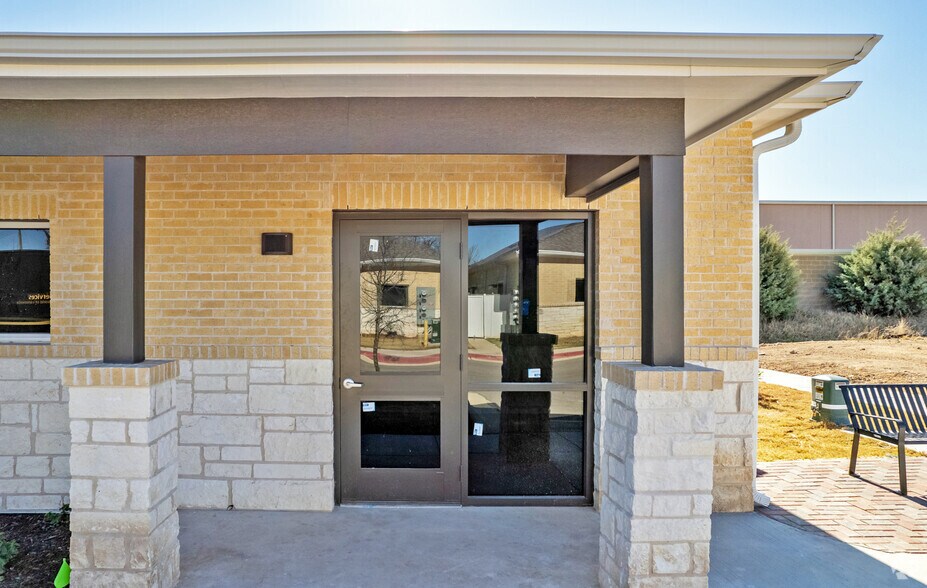More Photos Of 201 N Heatherwilde Blvd, Pflugerville Medical For Lease