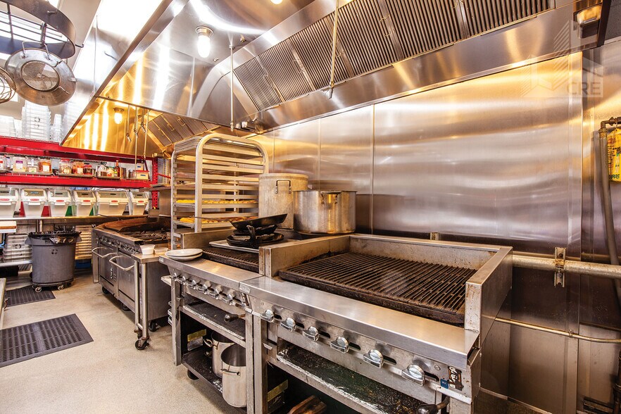 More Photos Of 1643 Jerrold Ave, San Francisco Industrial For Sale