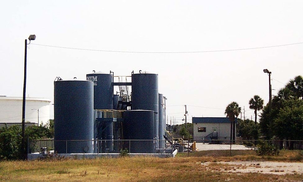 More Photos Of 901 McCloskey Blvd, Tampa Warehouse For Lease