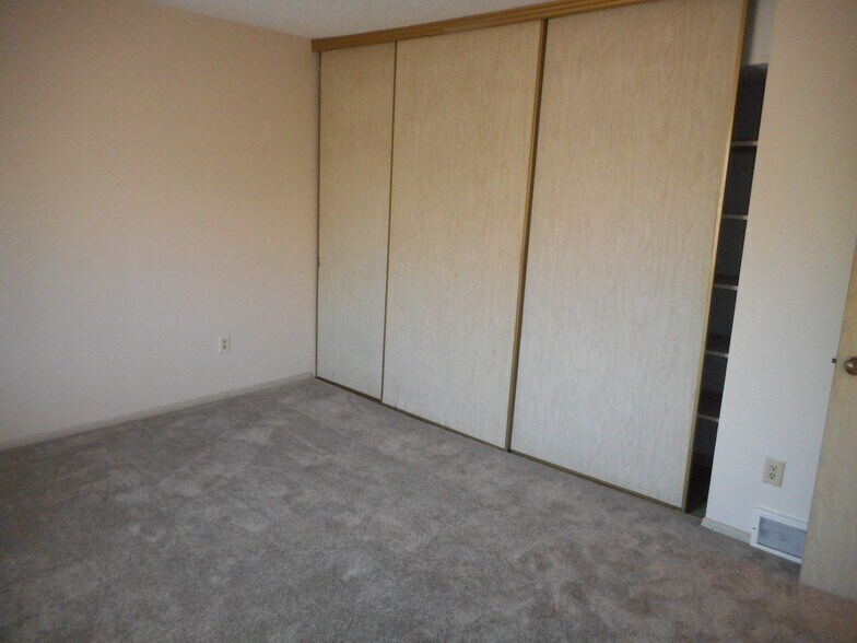 More Photos Of 8492 Lane Dr, Raytown Apartments For Sale