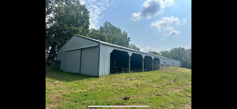 More Photos Of 4245 Highway EE, Owensville Flex For Lease