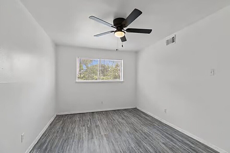 More Photos Of 6821 Fairway Dr, Houston Apartments For Sale