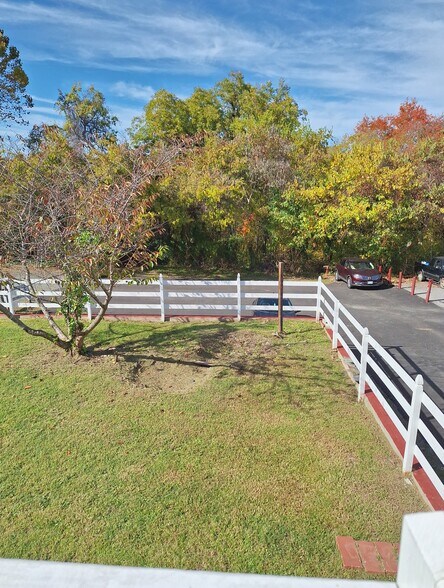 More Photos Of 308 Virginia Ave, Clarksville Storefront Retail Residential For Lease