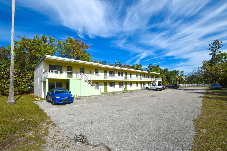 More Photos Of 1761 Fowler St, Fort Myers Apartments For Sale