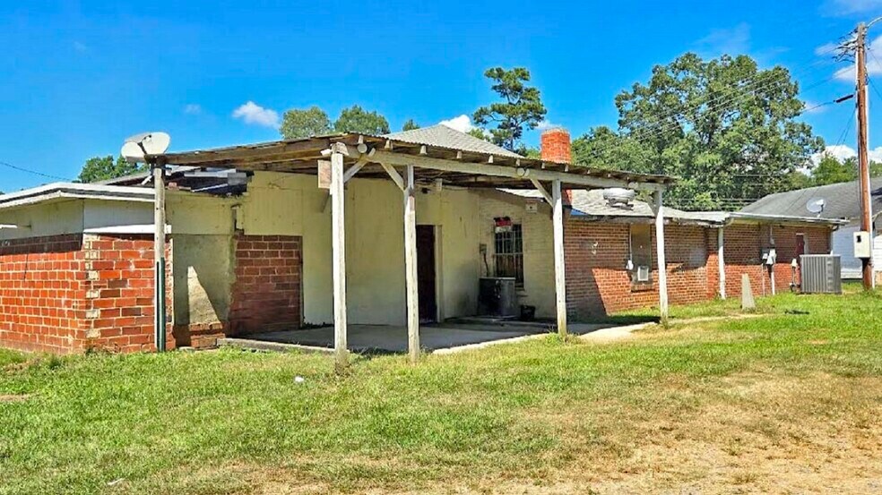 More Photos Of 554 Bragg St, Sanford General Retail For Sale