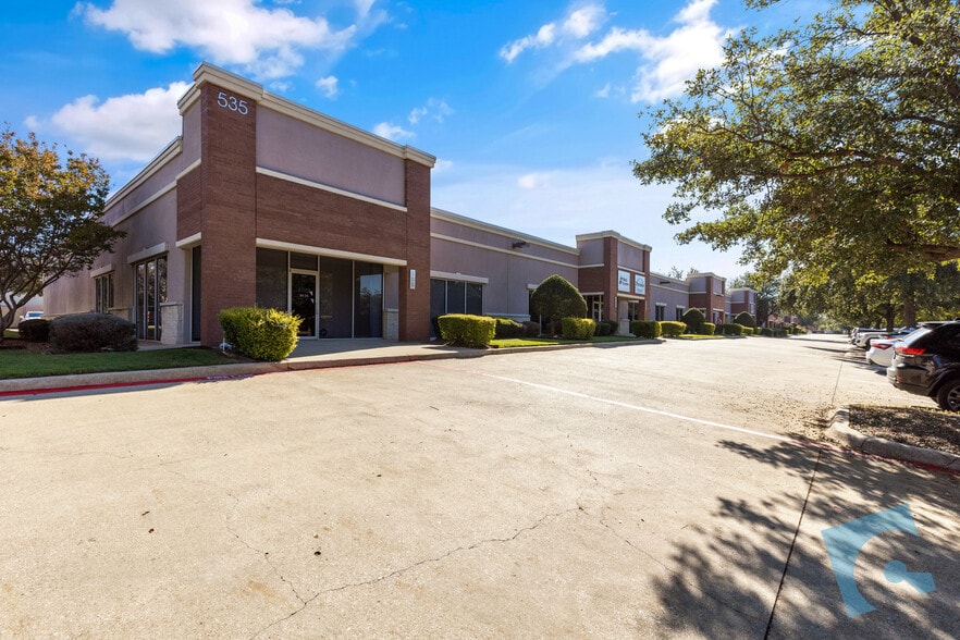 More Photos Of 535 S Nolen Dr, Southlake Light Manufacturing For Lease