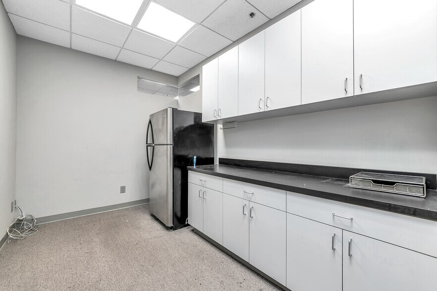 More Photos Of 2860 E Thousand Oaks Blvd, Thousand Oaks Office For Lease