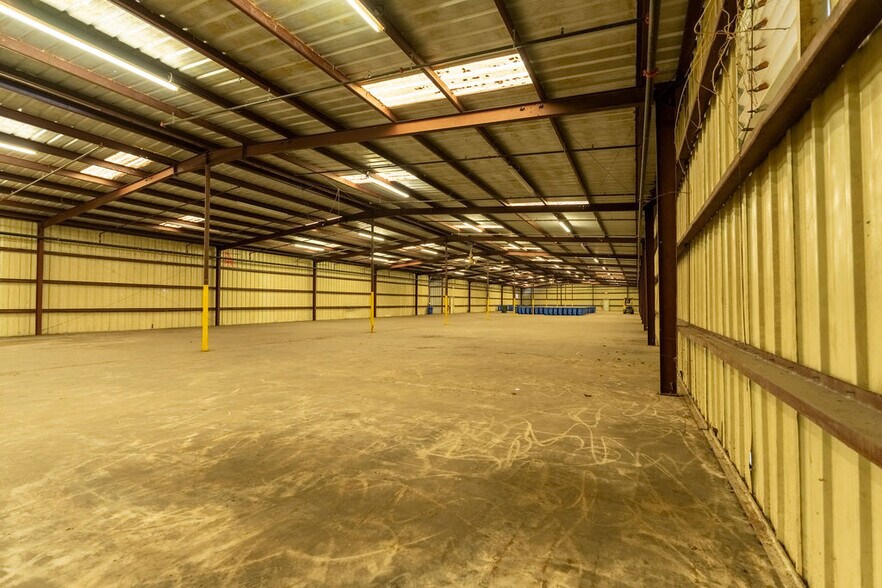 More Photos Of 89 Green St, Warner Robins Warehouse For Sale