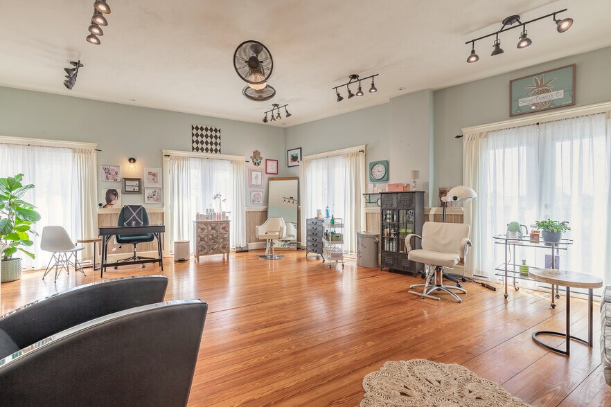 More Photos Of 1112 Riverside Dr, Holly Hill Storefront Retail Office For Sale